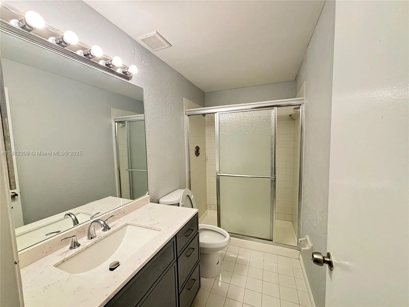 4805 Pier Dr, #4805