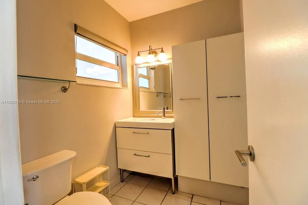 850 NE 12th Ave, #210