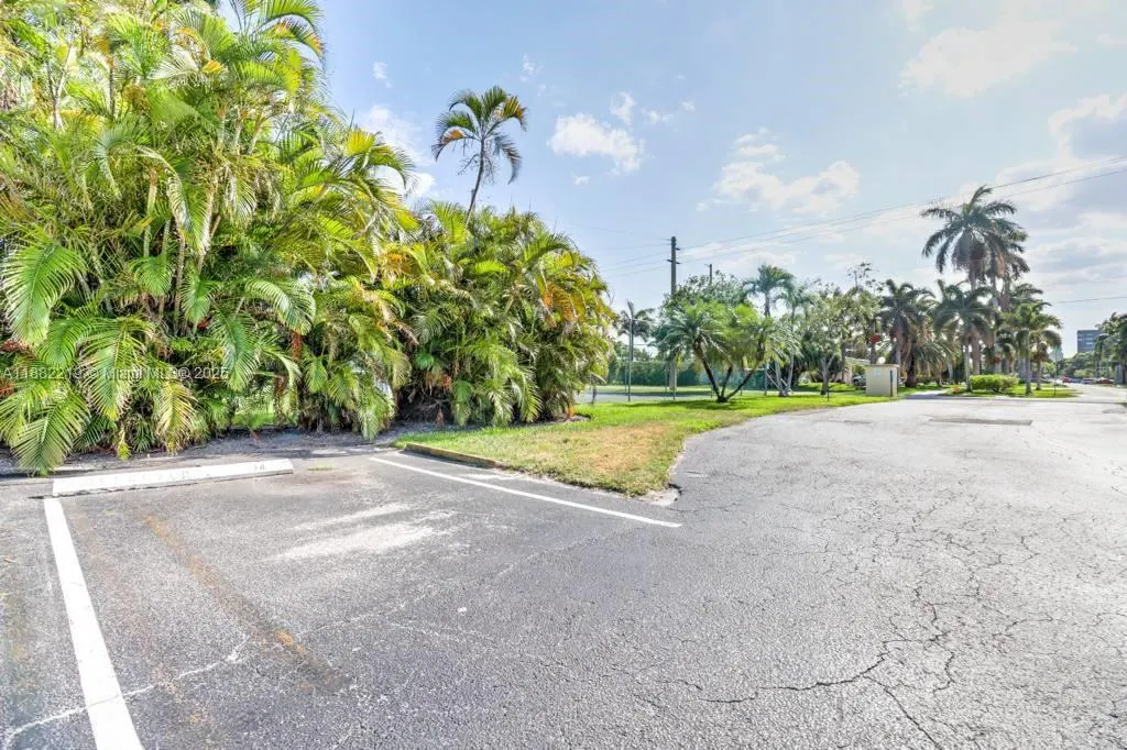 850 NE 12th Ave, #210