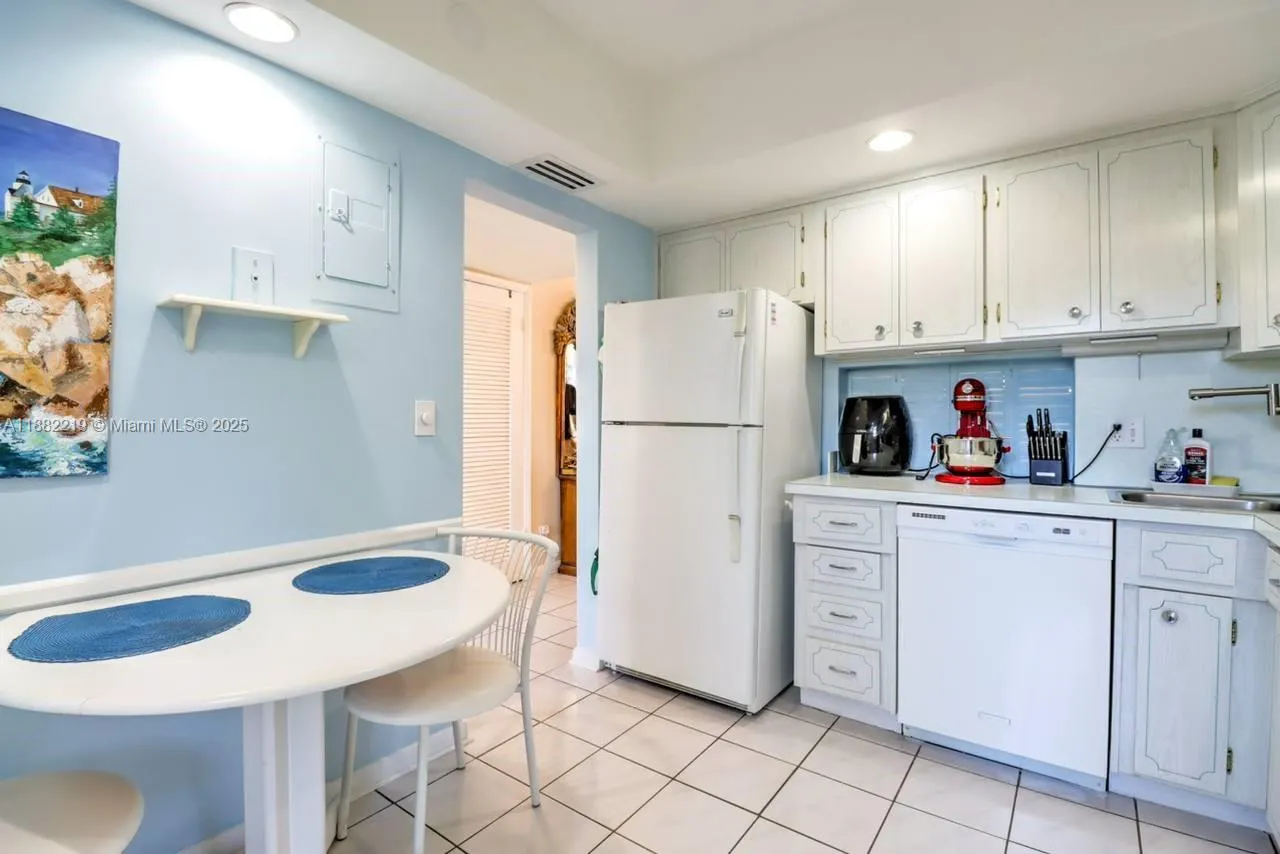 850 NE 12th Ave, #210