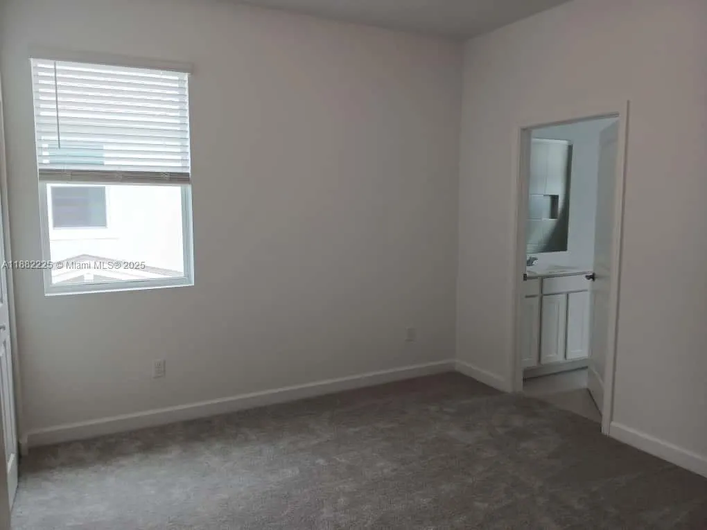 519 SE Rivergrass St, #519