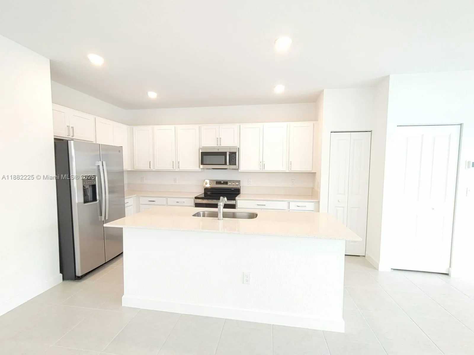 519 SE Rivergrass St, #519