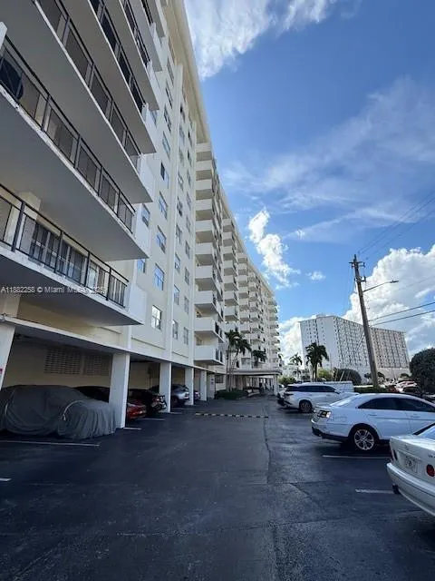 401 Golden Isles Dr, #415