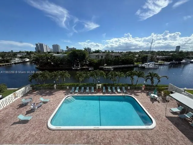 401 Golden Isles Dr, #415