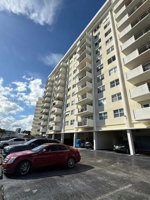 401 Golden Isles Dr, #415