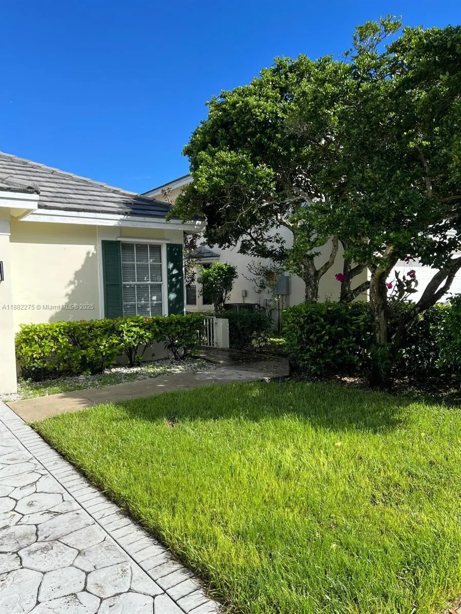 2957 Myrtle Oak Cir