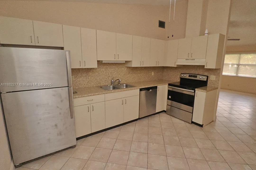 278 SW 7th St, #3
