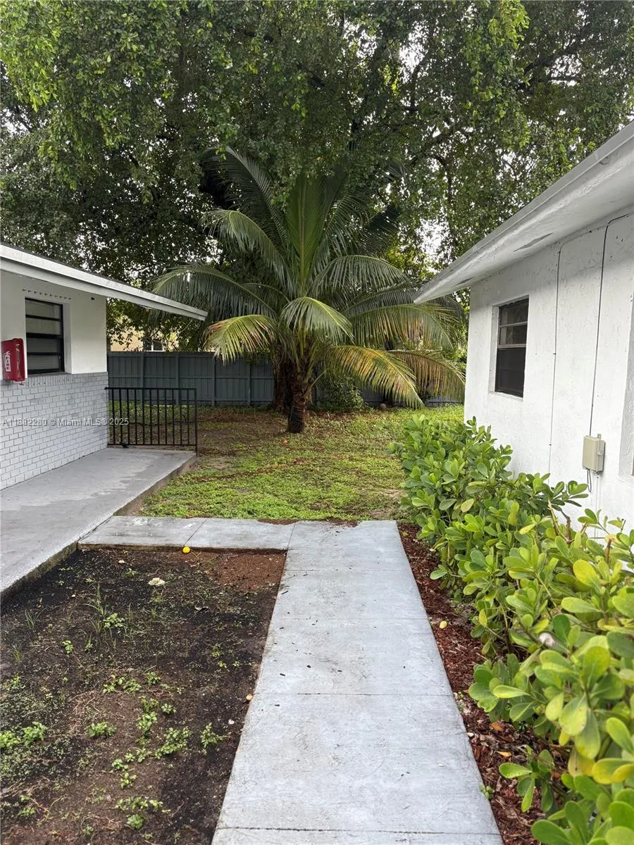 4100 SW 19th St, #1