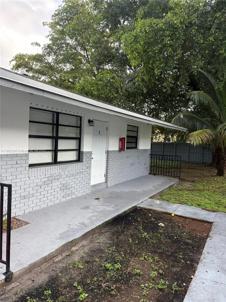 4100 SW 19th St, #1