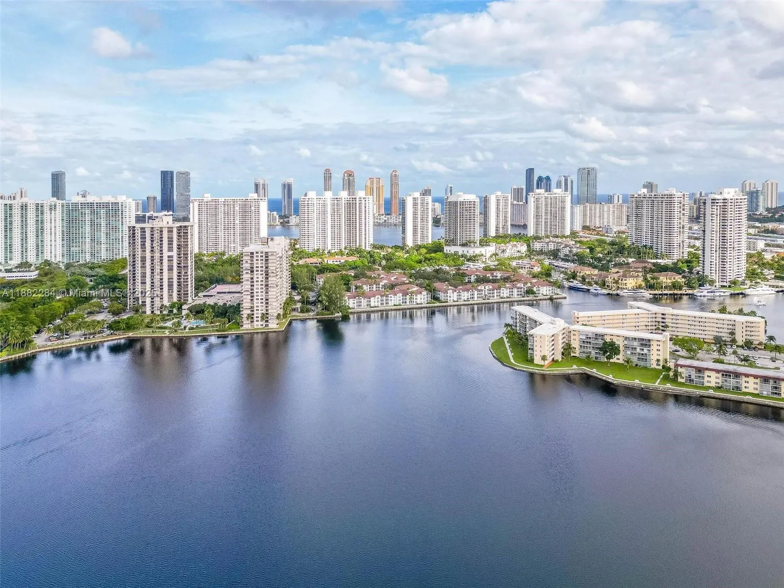 18061 Biscayne Blvd, #1701
