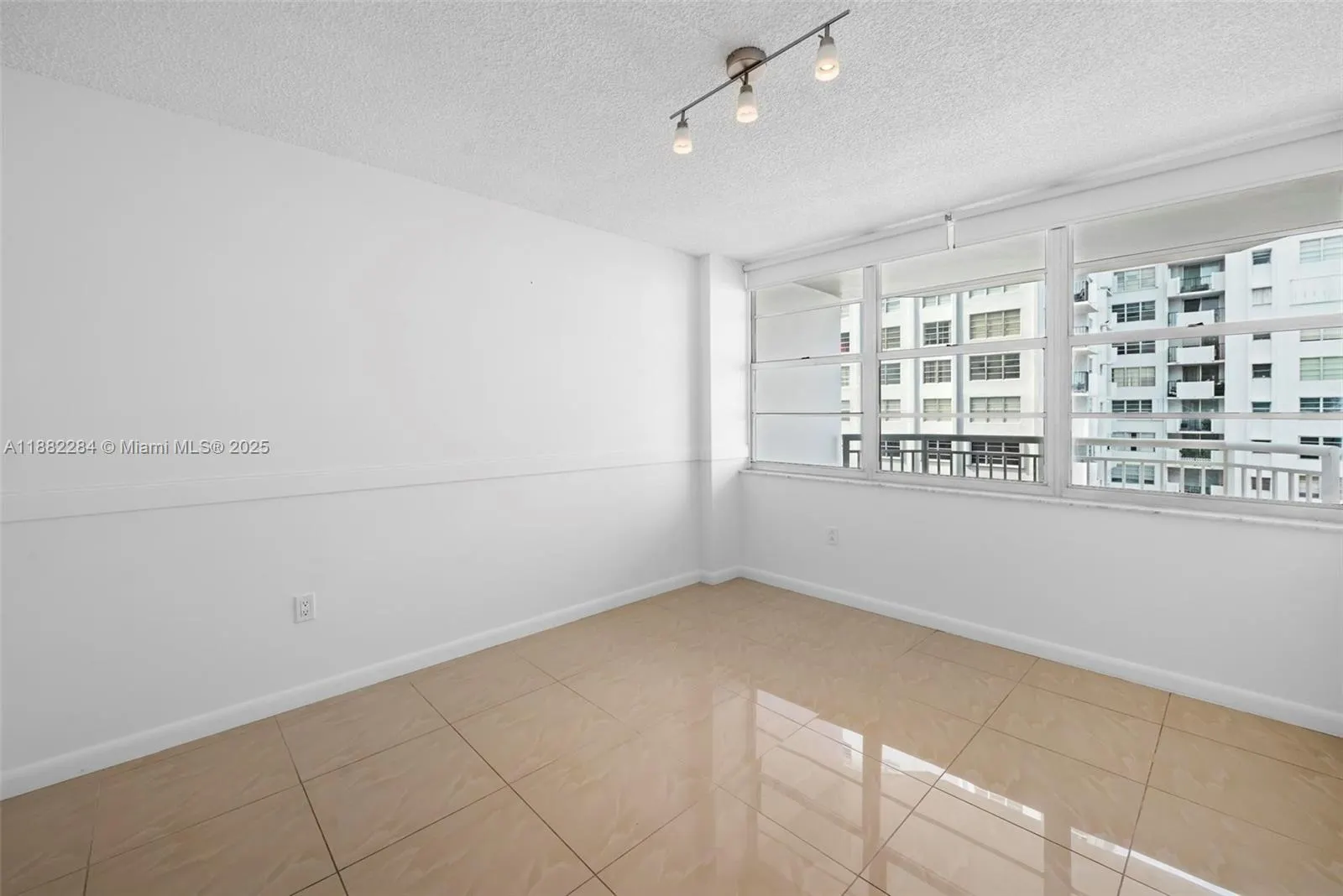 18061 Biscayne Blvd, #1701