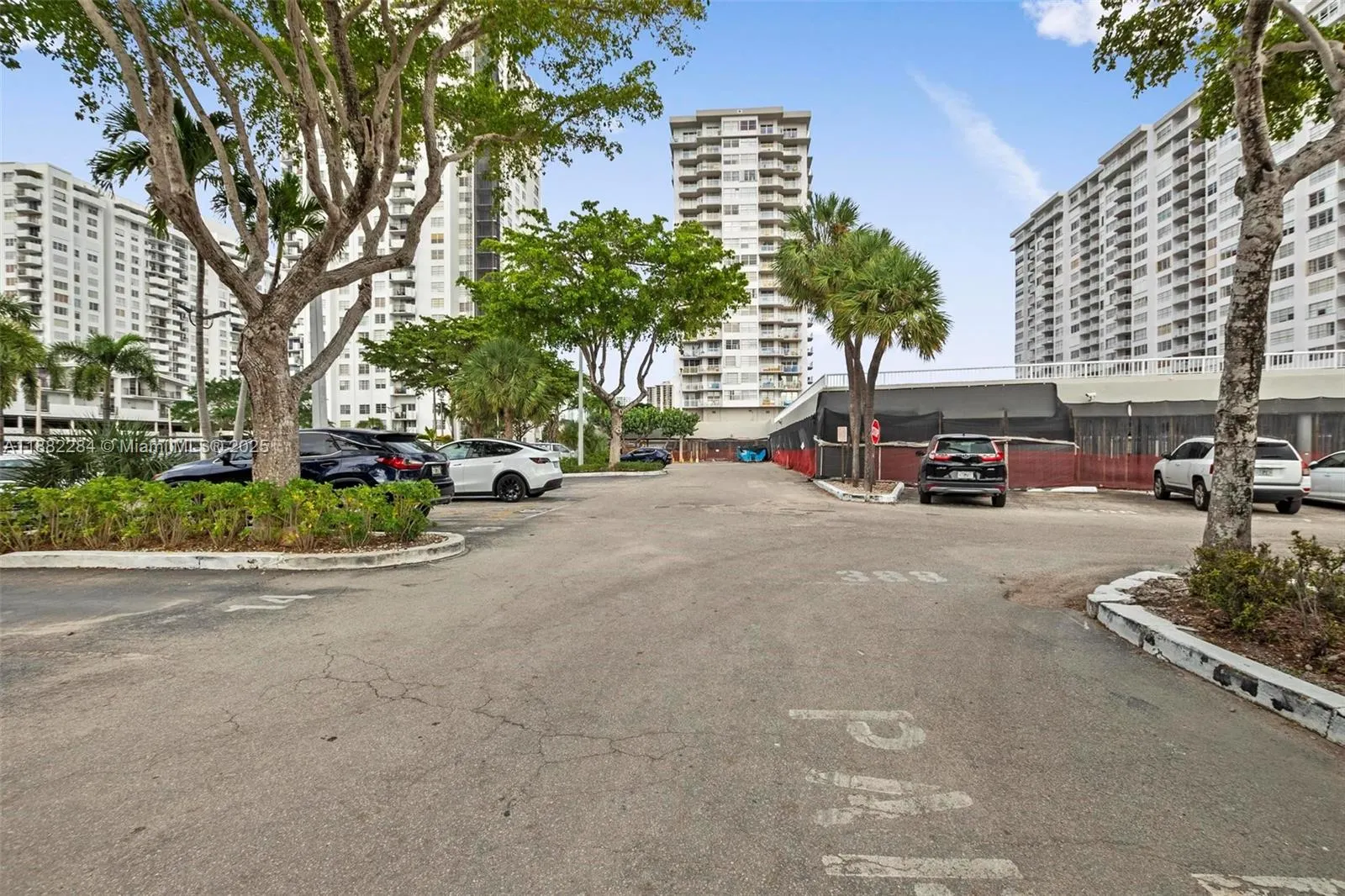 18061 Biscayne Blvd, #1701