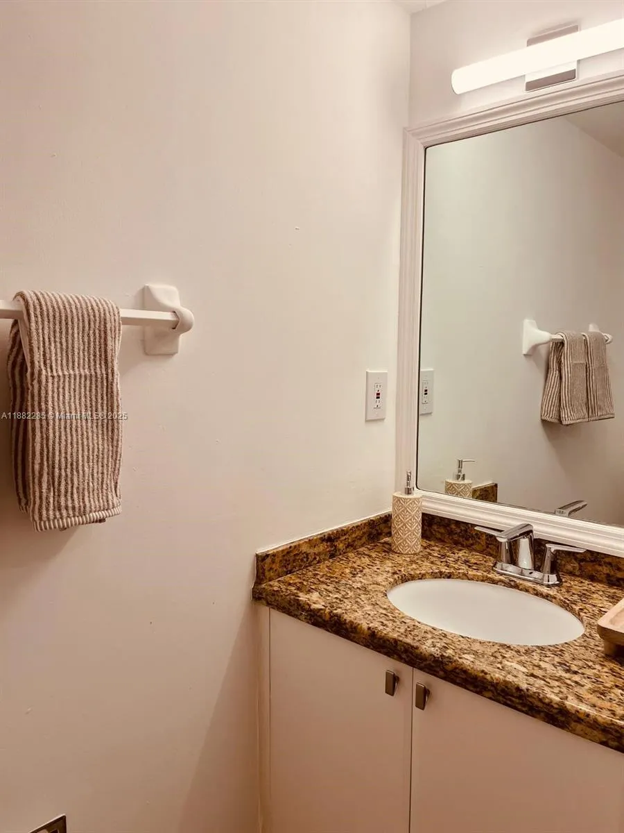 120 SW 37th Ave, #302