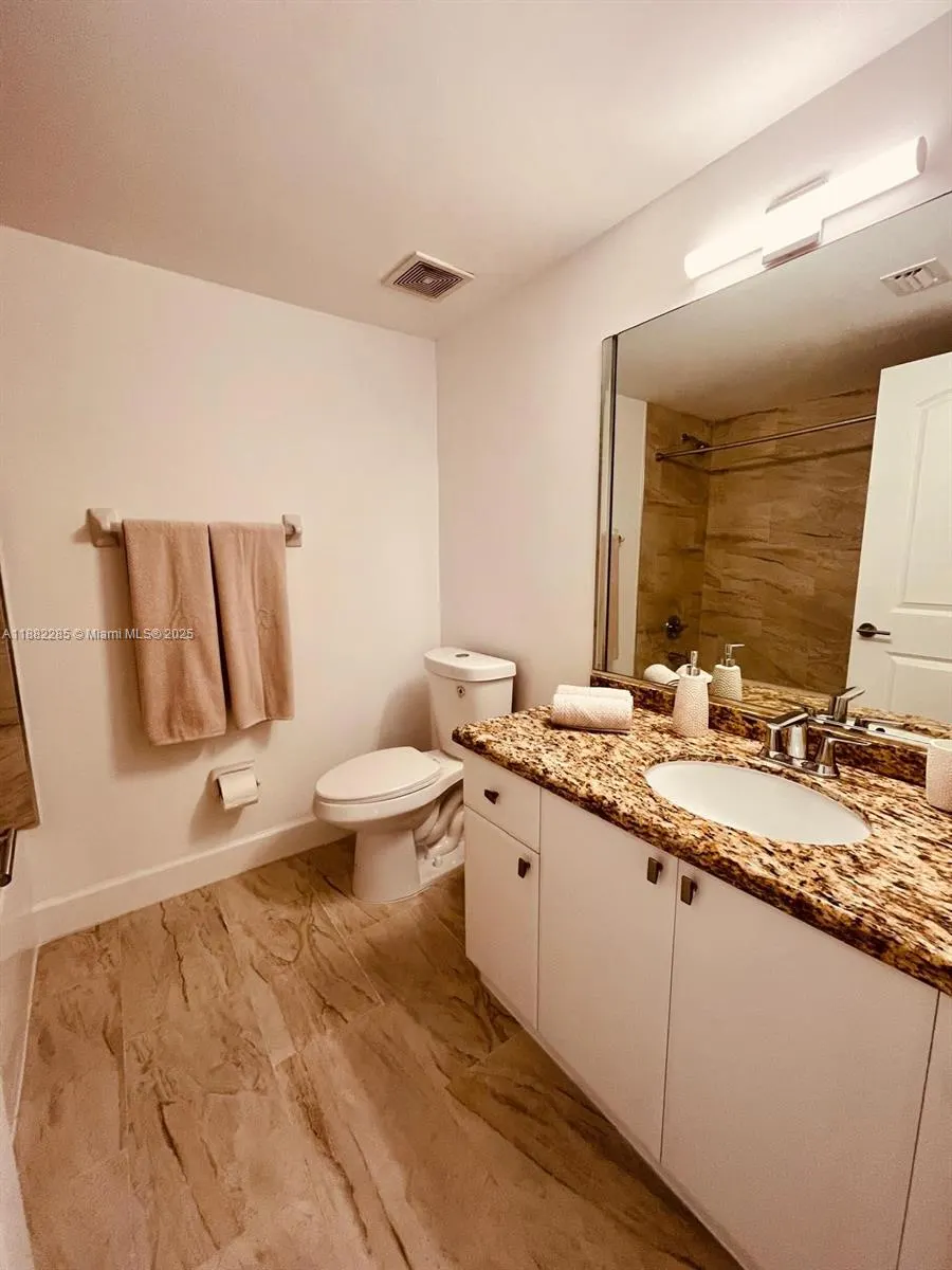 120 SW 37th Ave, #302