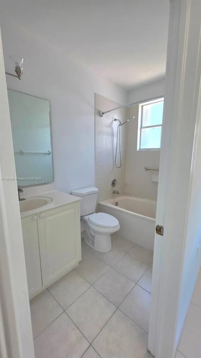 5570 NW 107th Ave, #902