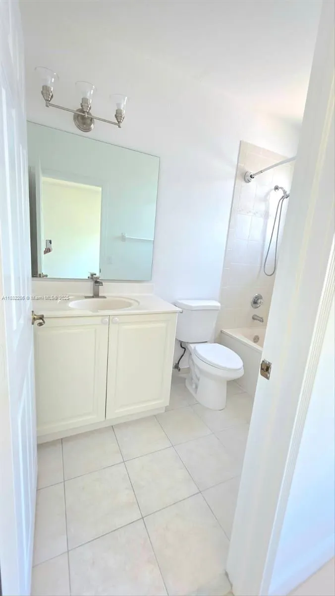 5570 NW 107th Ave, #902