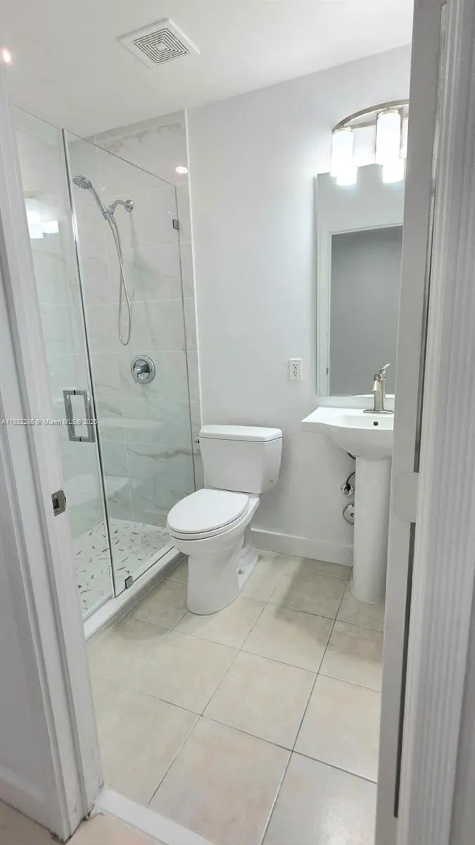 5570 NW 107th Ave, #902