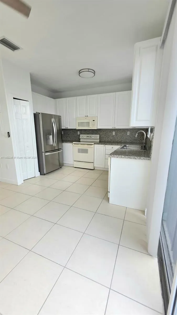 5570 NW 107th Ave, #902