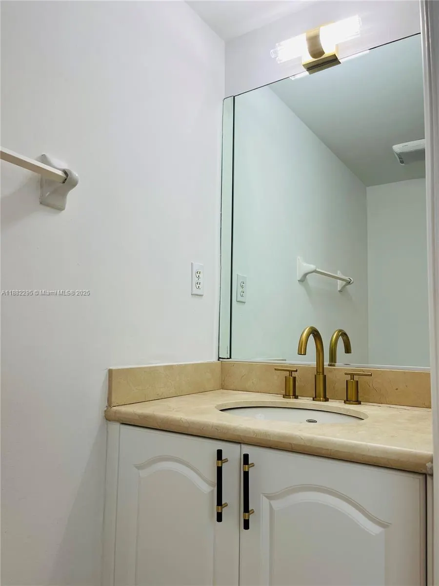 120 SW 37th Ave, #306