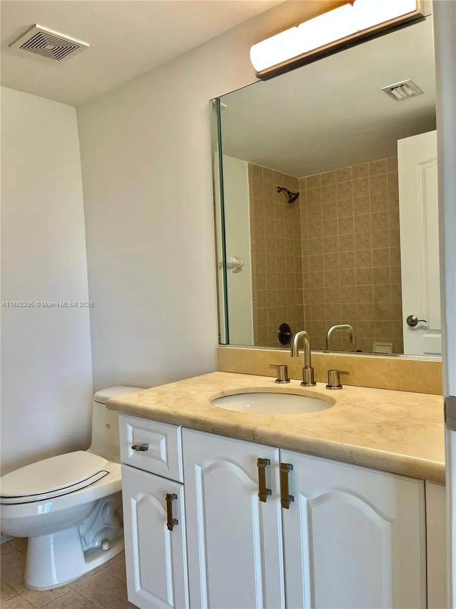 120 SW 37th Ave, #306