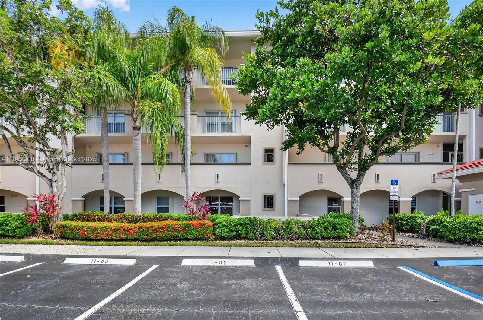 5938 Crystal Shores Dr, #103