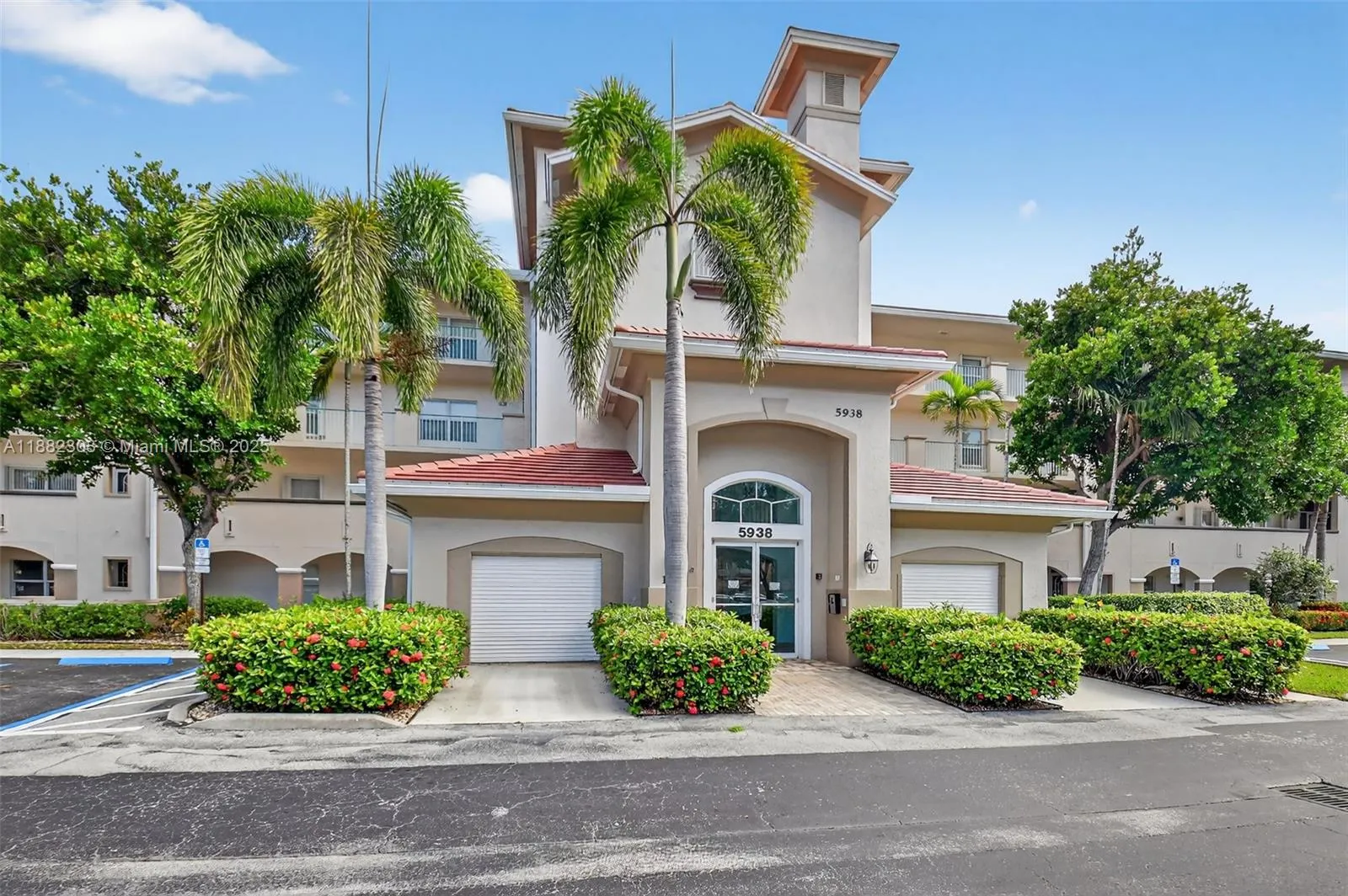 5938 Crystal Shores Dr, #103