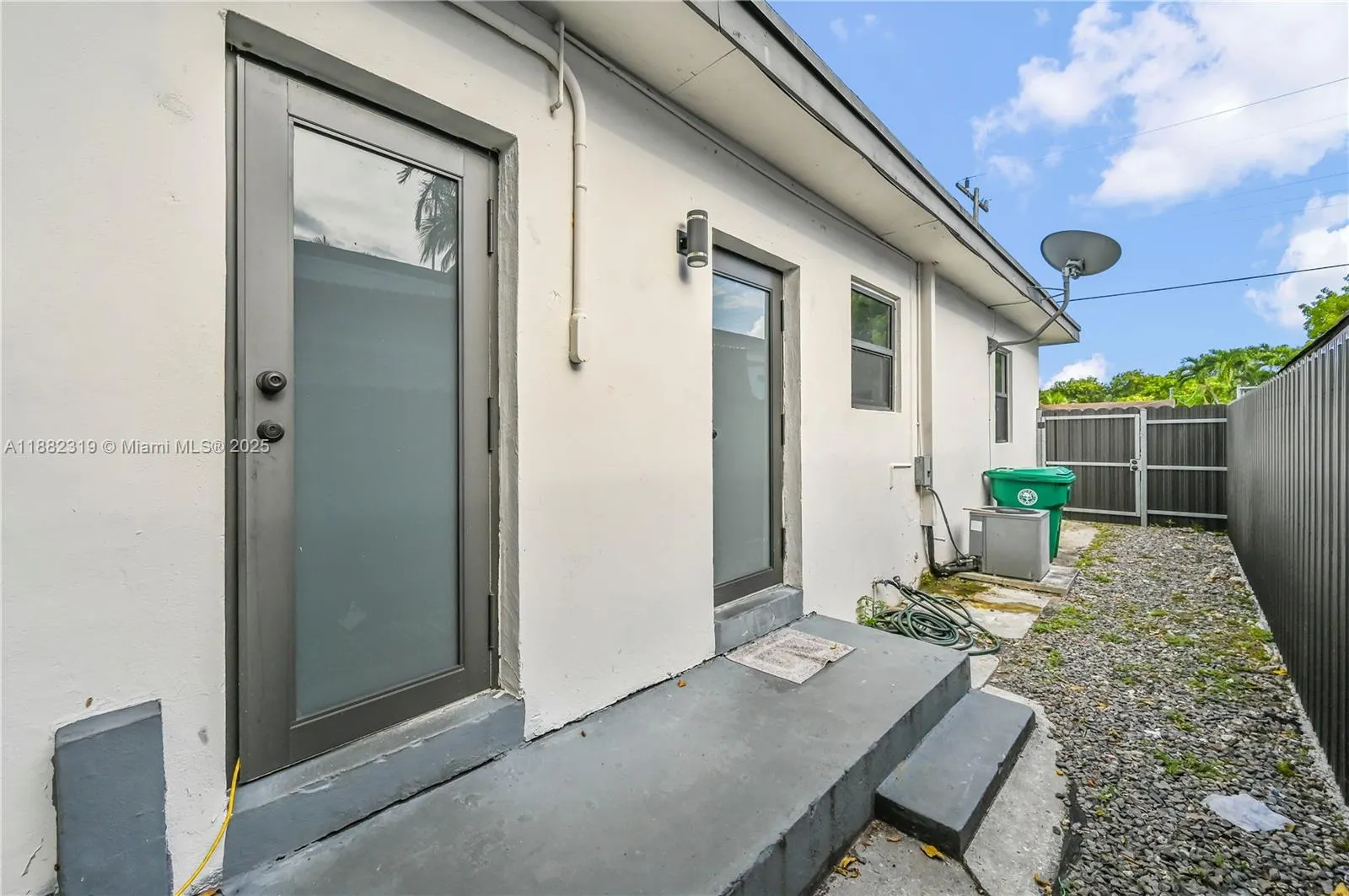 2465 NW 35th St, #FRONT