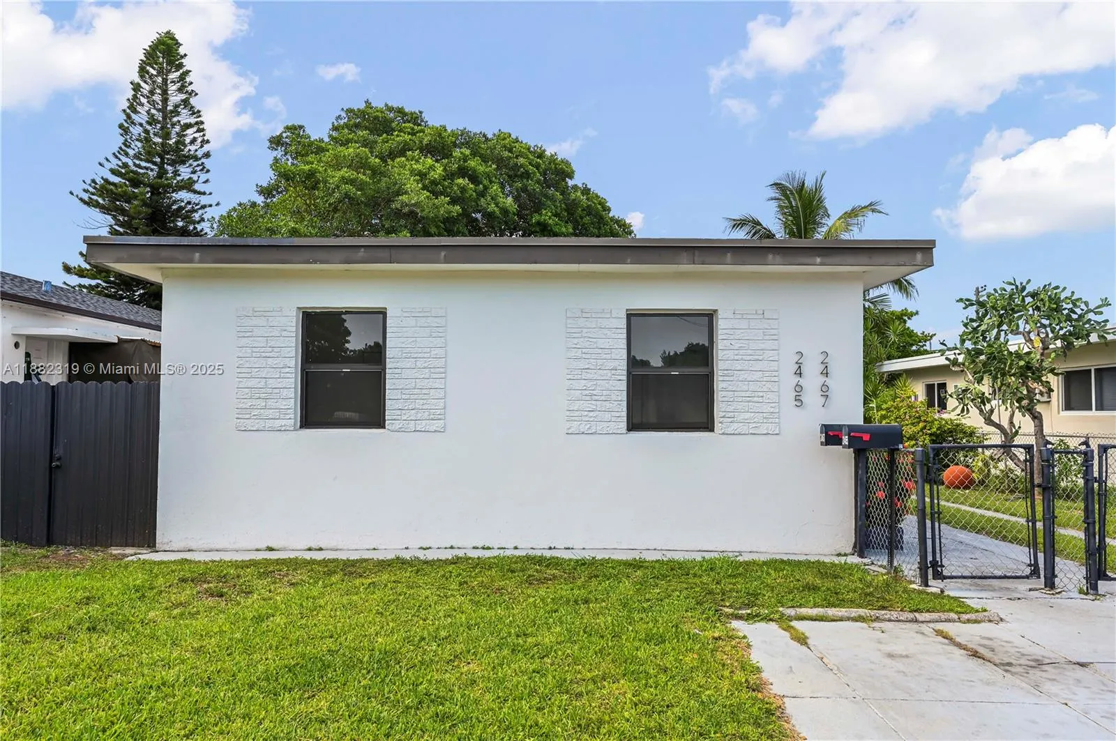 2465 NW 35th St, #FRONT