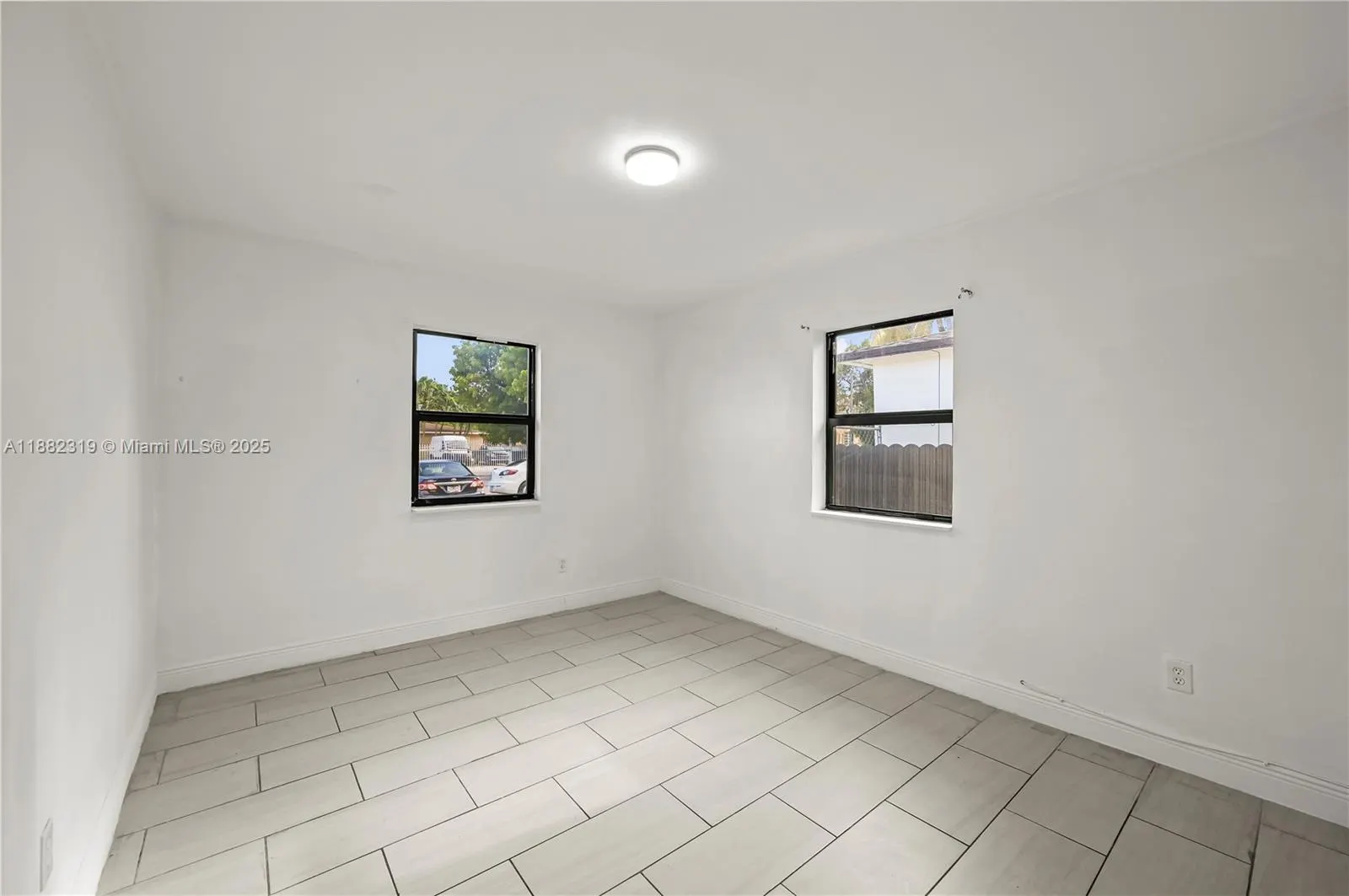 2465 NW 35th St, #FRONT