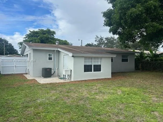 3040 NW 20th St