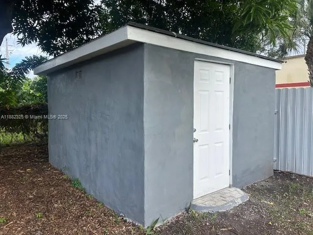 3040 NW 20th St