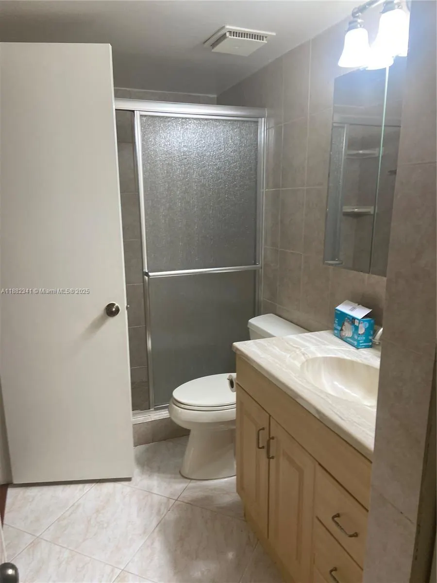 1301 NE 7th St, #106