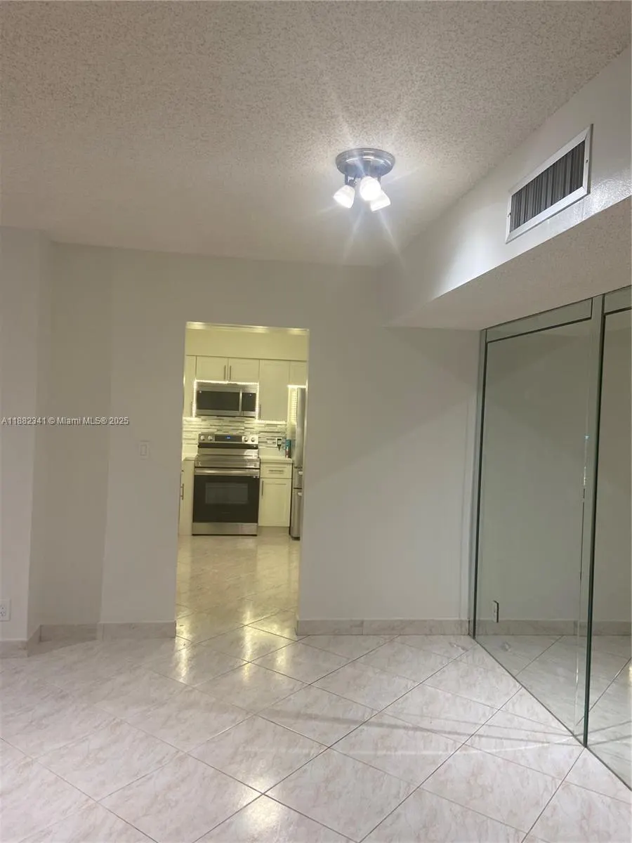 1301 NE 7th St, #106