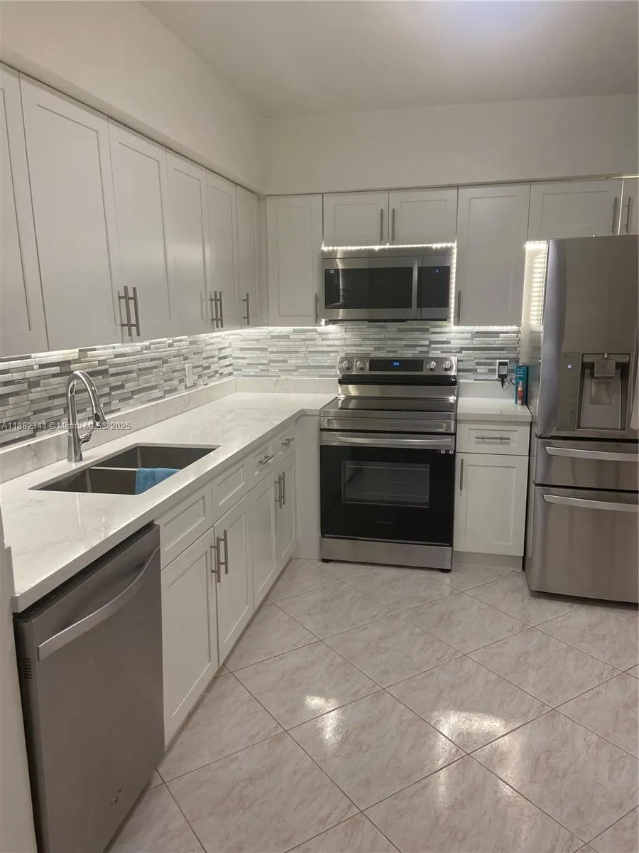 1301 NE 7th St, #106