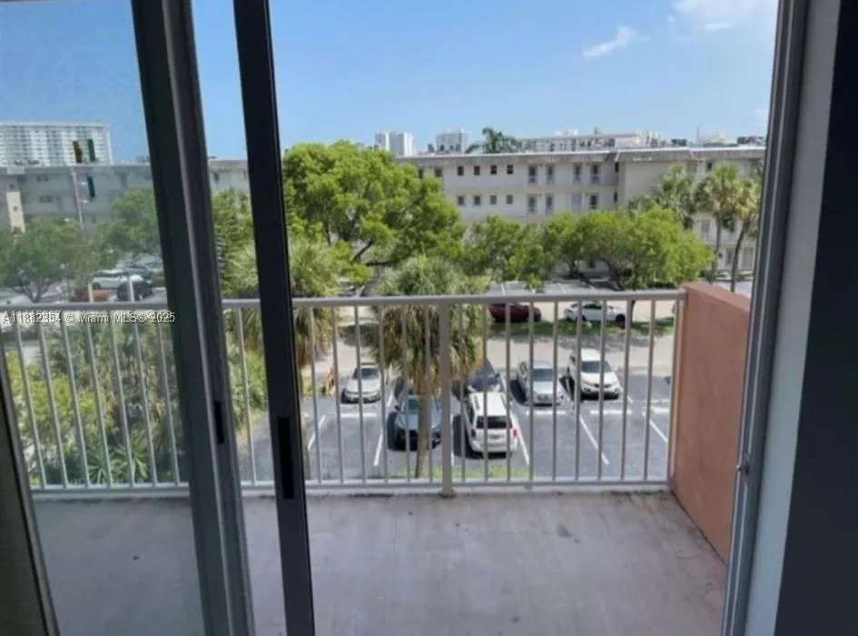 2200 E Hallandale Beach Blvd, #412