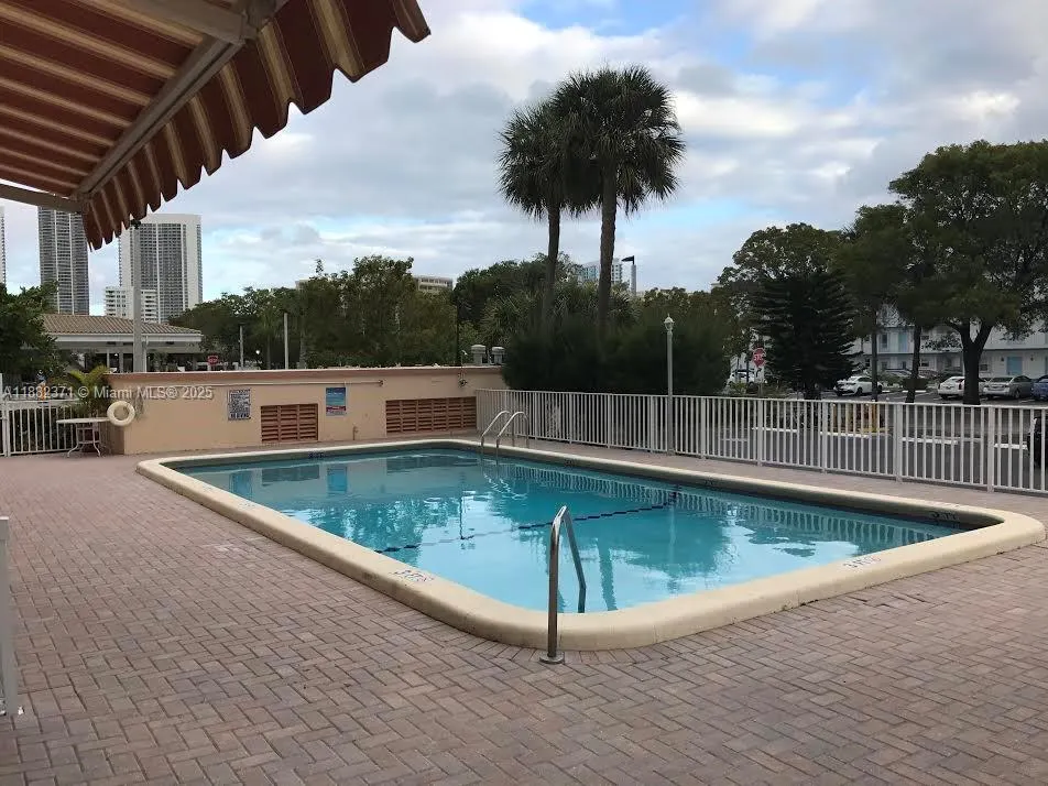 2200 E Hallandale Beach Blvd, #512