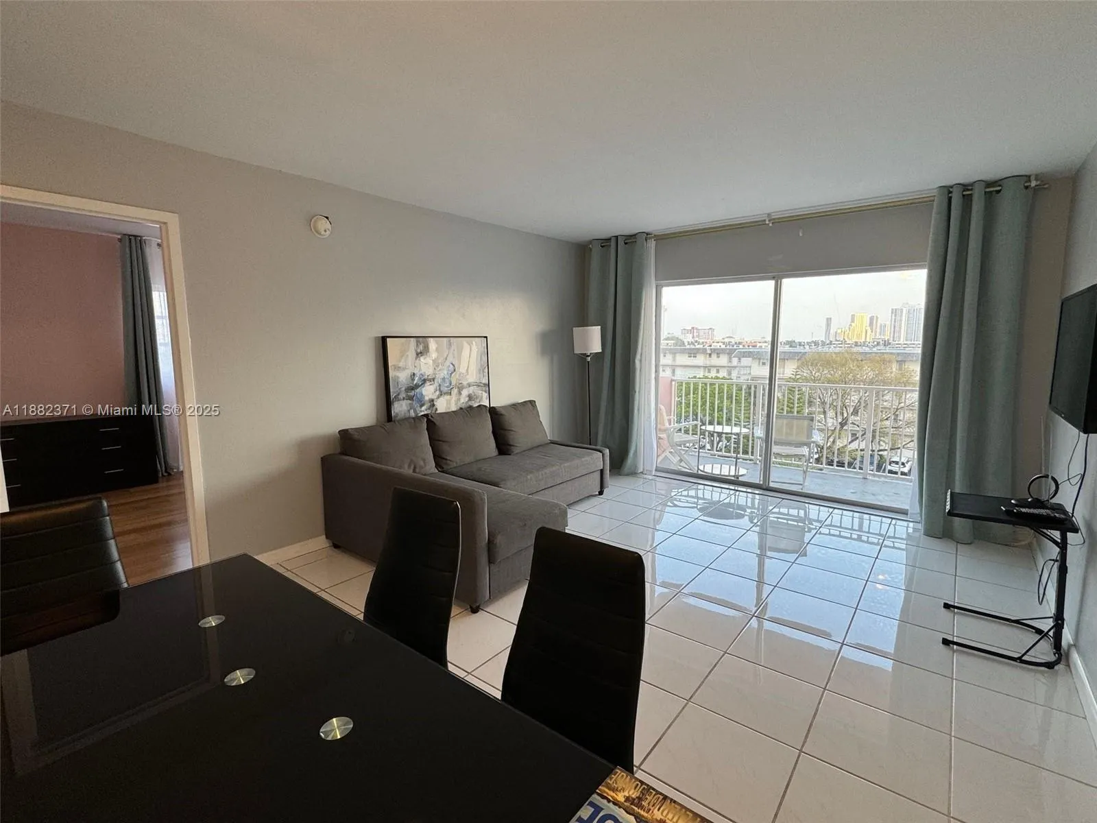 2200 E Hallandale Beach Blvd, #512