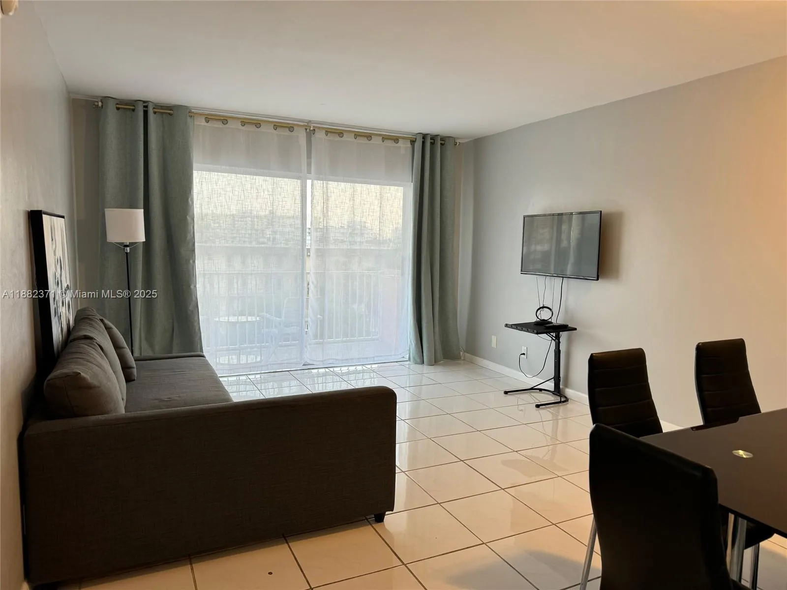 2200 E Hallandale Beach Blvd, #512