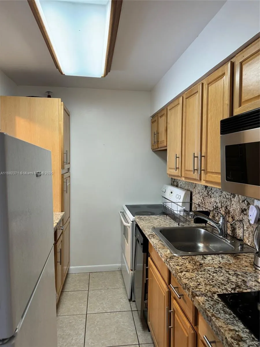 2200 E Hallandale Beach Blvd, #512