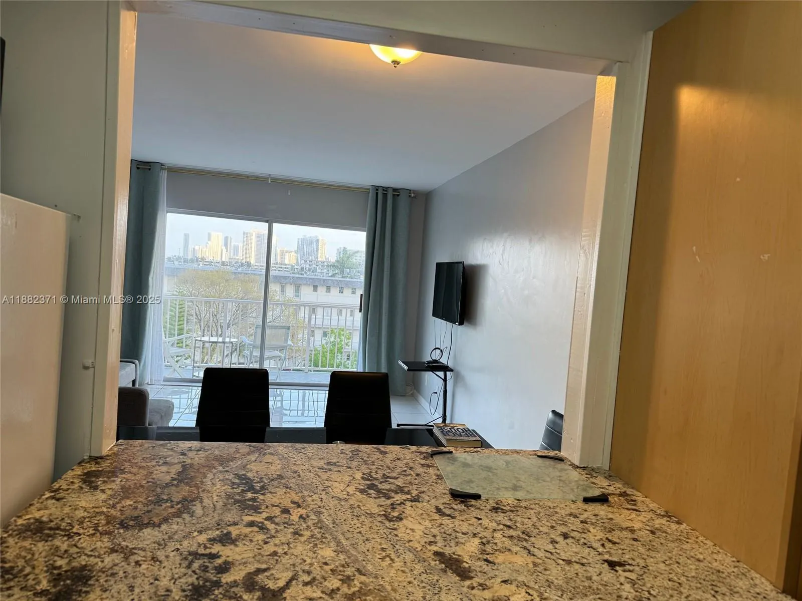 2200 E Hallandale Beach Blvd, #512