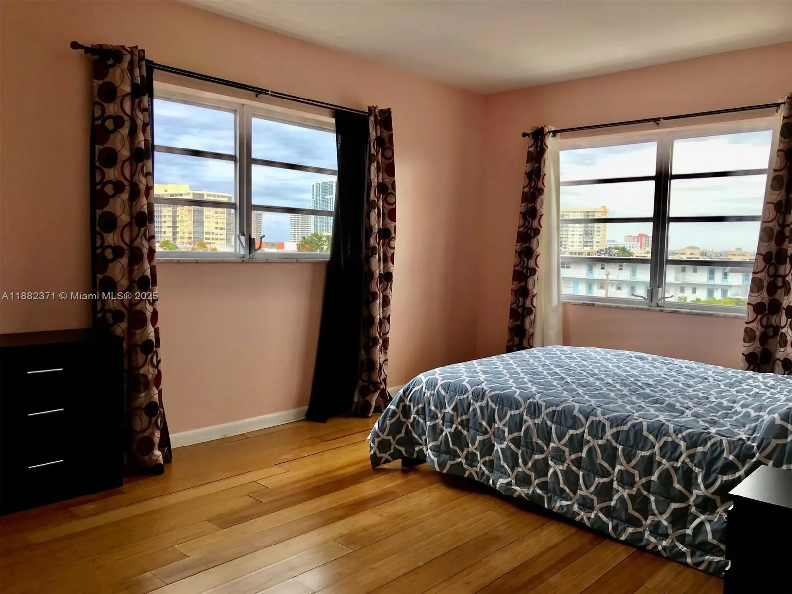 2200 E Hallandale Beach Blvd, #512