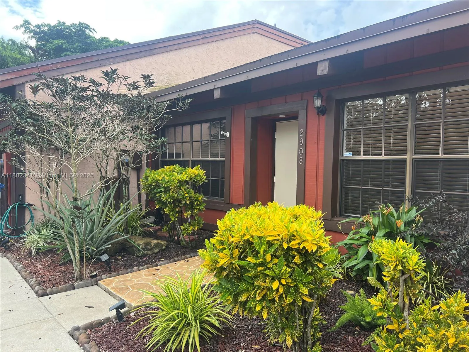 2908 N 35th Ter, #2908