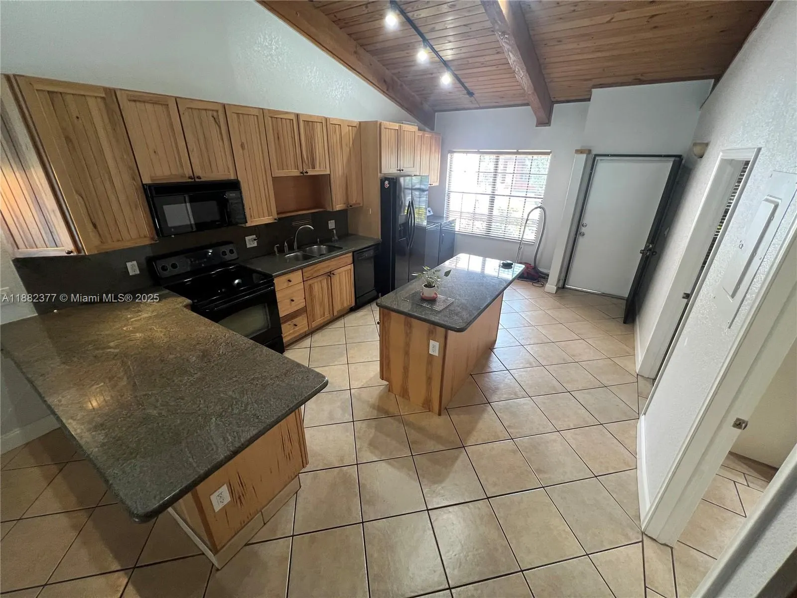 2908 N 35th Ter, #2908