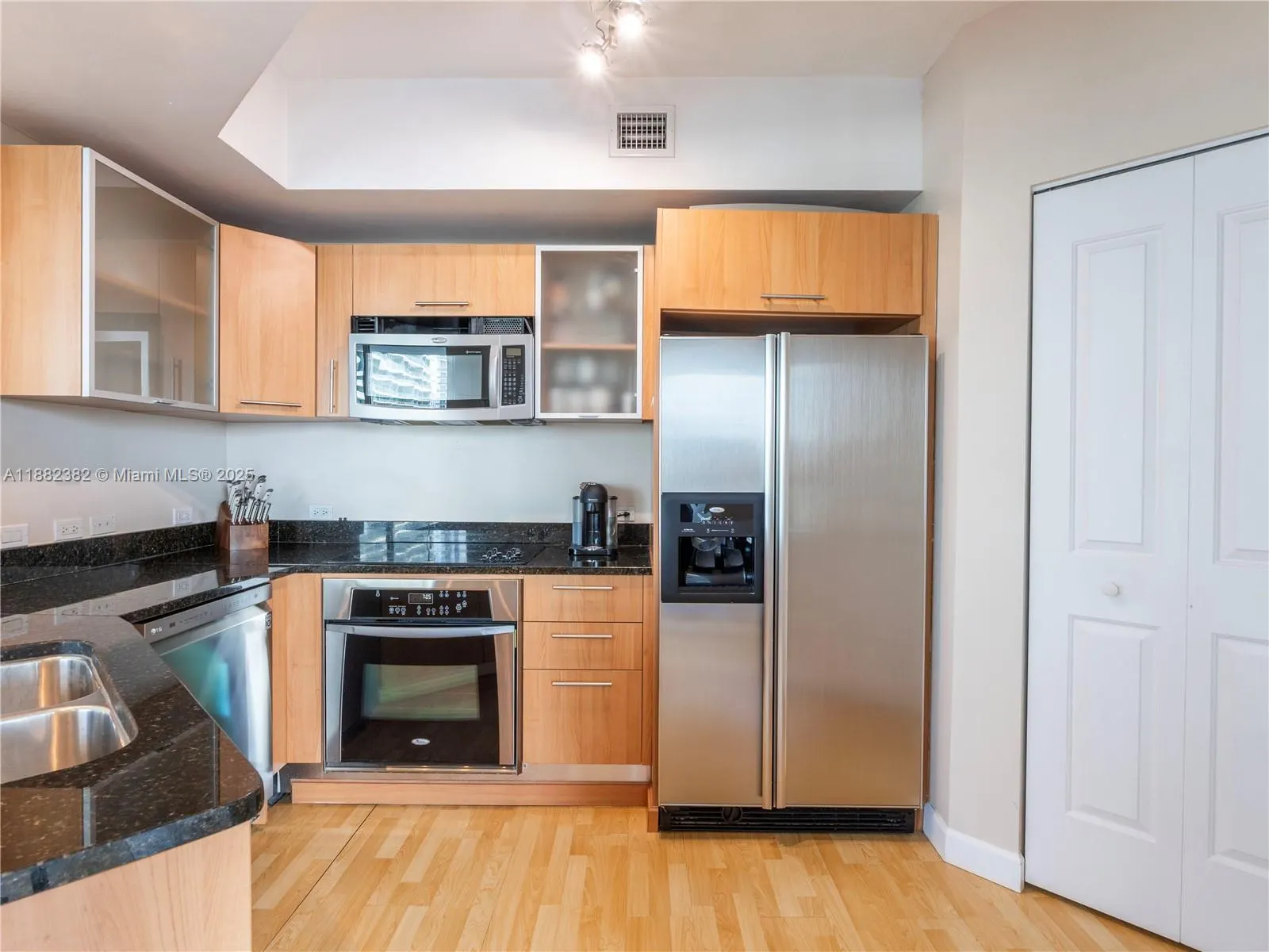 480 NE 30th St, #1103