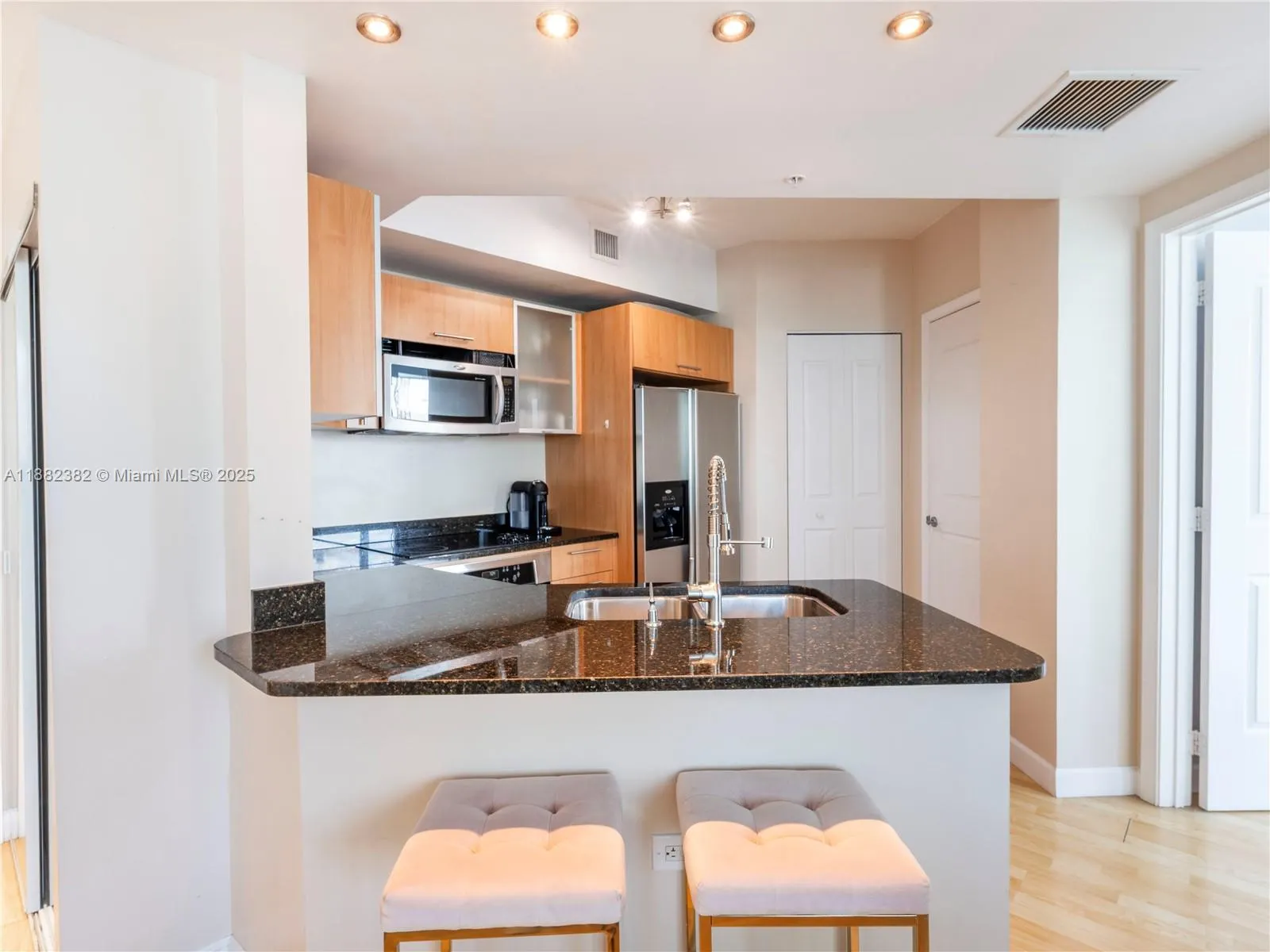 480 NE 30th St, #1103