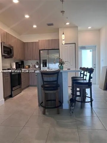 8201 NW 41st St, #D-407