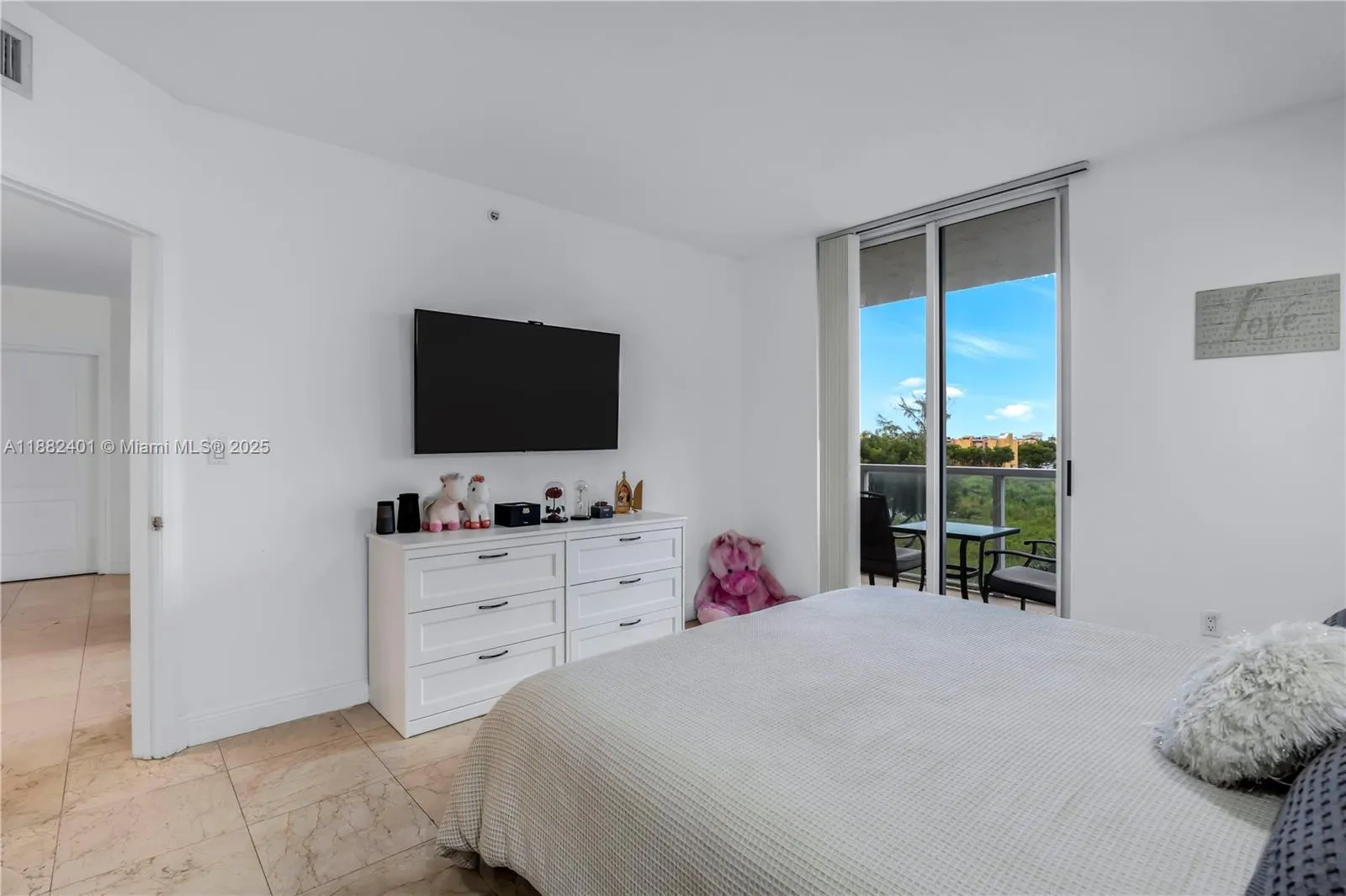 5077 NW 7th St, #415