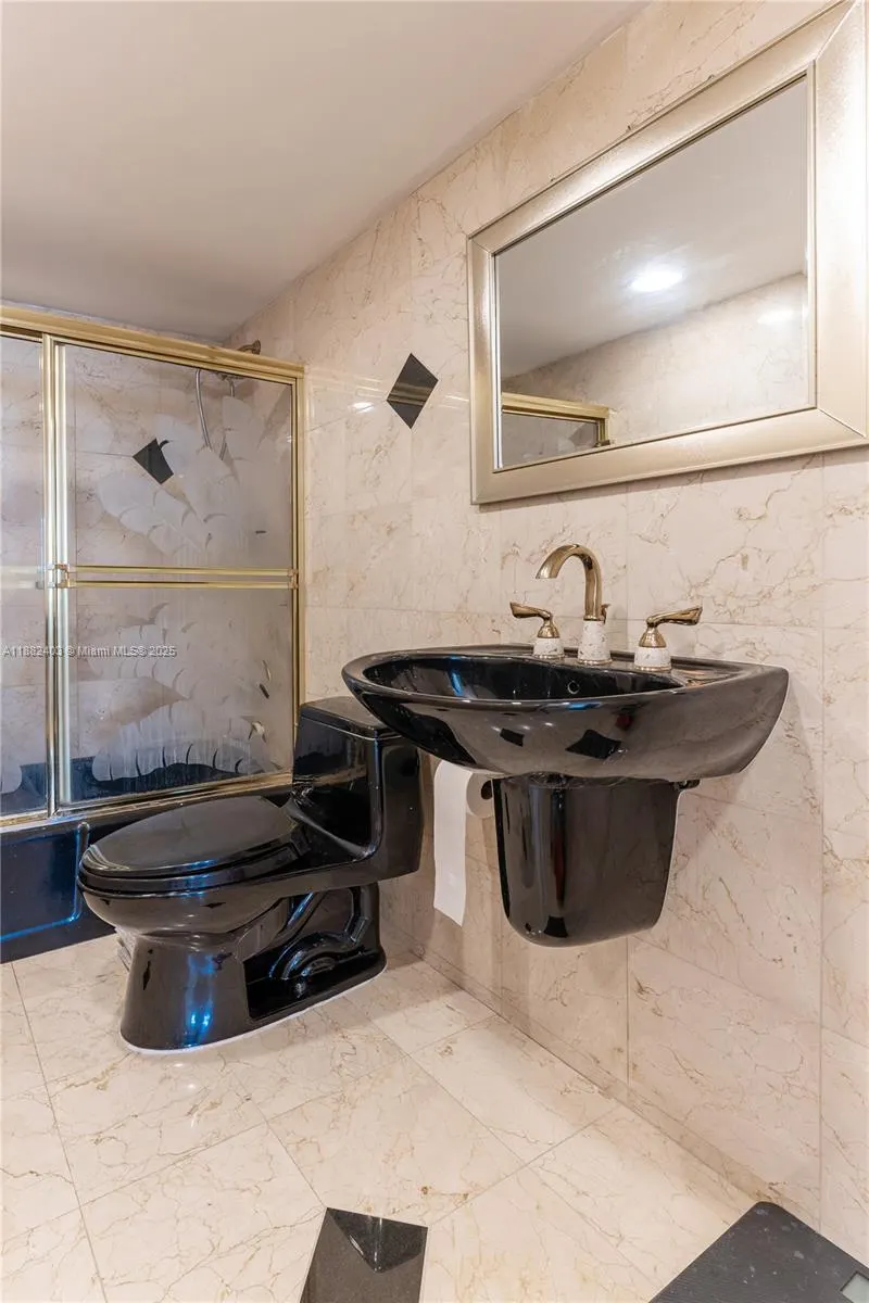 427 Golden Isles Dr, #16F