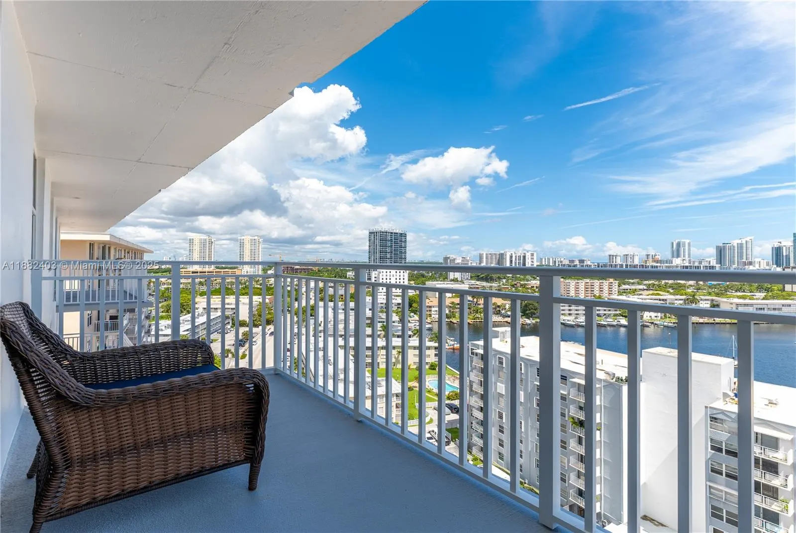 427 Golden Isles Dr, #16F