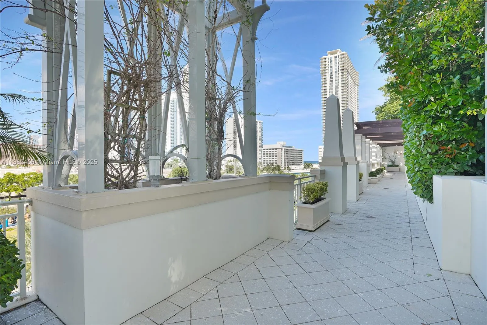 250 S Sunny Isles Blvd, #TH-207